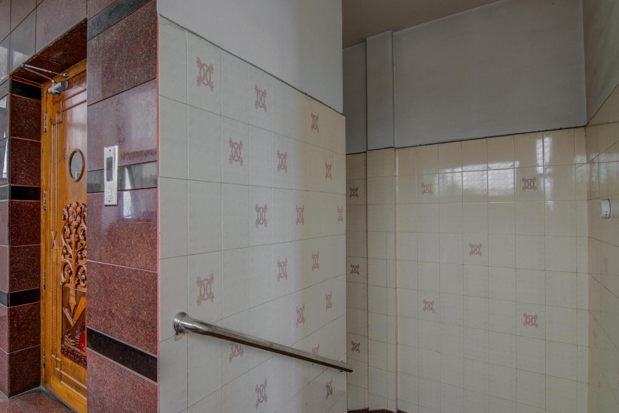 Hotel O Vb Grand Visakhapatnam Zewnętrze zdjęcie
